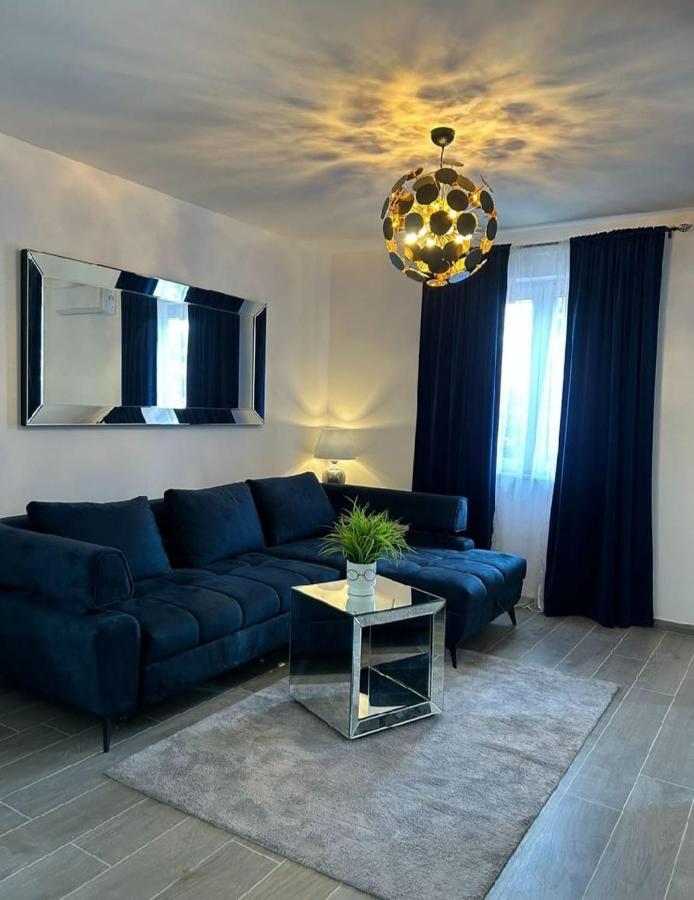 Penthouse Mira *